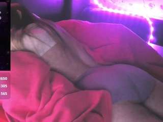 blondiewithanass webcam