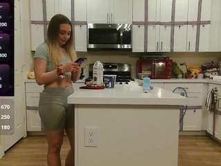 blondiewithanass Live Webcam on CamSoda