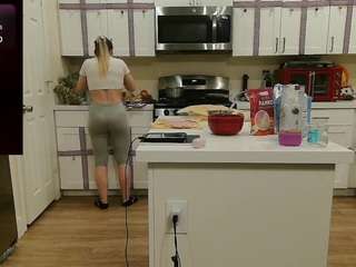 blondiewithanass Live Webcam on CamSoda
