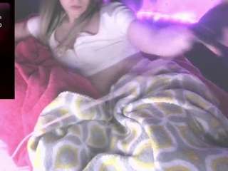 blondiewithanass webcam