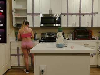 blondiewithanass's CamSoda show and profile