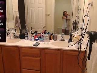 blondiewithanass webcam model