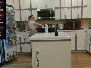 blondiewithanass webcam