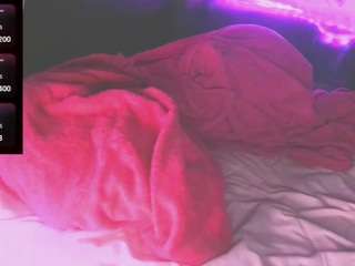 blondiewithanass live cam profile