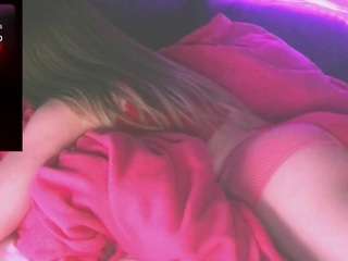 blondiewithanass live cam profile