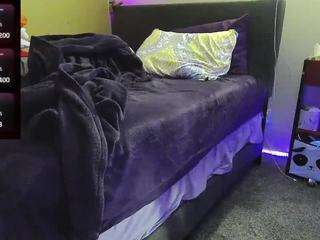 blondiewithanass webcam