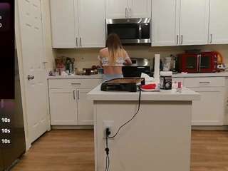 blondiewithanass webcam