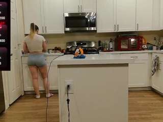 blondiewithanass webcam