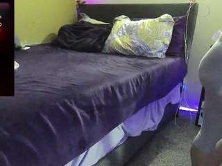 blondiewithanass webcam