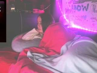 blondiewithanass's CamSoda show and profile