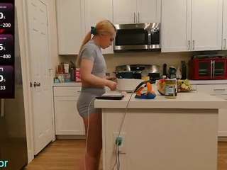 blondiewithanass Live Webcam on CamSoda