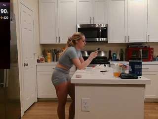 blondiewithanass