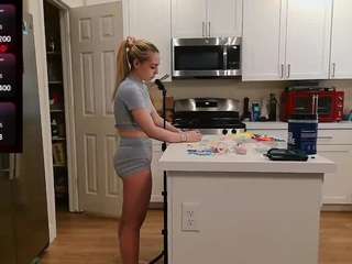 blondiewithanass