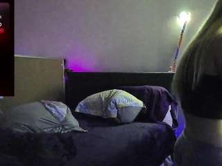 blondiewithanass live webcam show