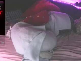 blondiewithanass live webcam show