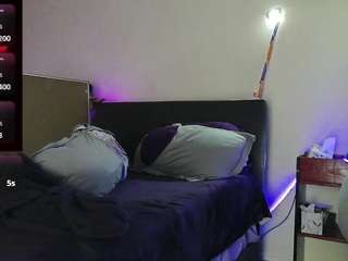 blondiewithanass live webcam show