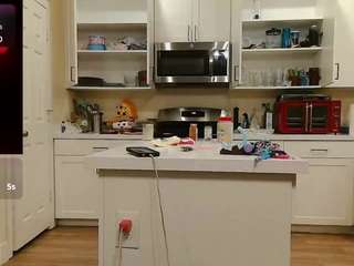 blondiewithanass live webcam show