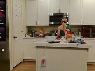 blondiewithanass live webcam show