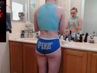 blondiewithanass live webcam show