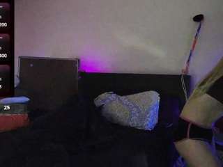 blondiewithanass's live room