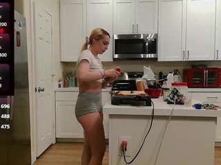 blondiewithanass