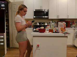 blondiewithanass