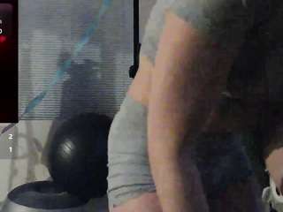 blondiewithanass live cam preview