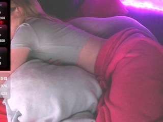 blondiewithanass's live room