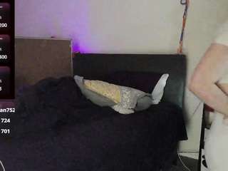 blondiewithanass live cam preview