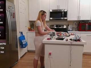 blondiewithanass live cam preview