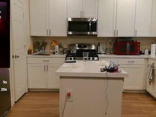 blondiewithanass live cam preview