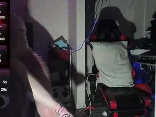 blondiewithanass live cam preview