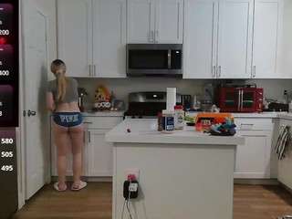 blondiewithanass