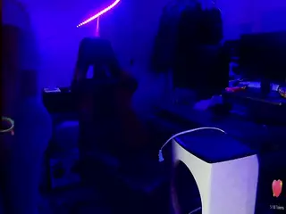 blondiewithanass's Live Sex Cam Show