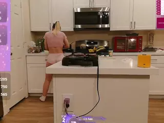 blondiewithanass's Live Sex Cam Show
