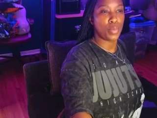 Live webcam model msbutterworths on Soda Cams