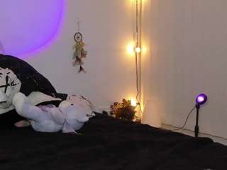 karlyee from CamSoda