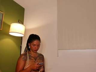 karlyee Live Webcam on CamSoda