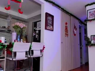 karlyee Live Webcam on CamSoda