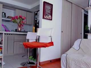 karlyee Live Webcam on CamSoda