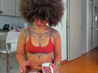 karlyee's CamSoda show and profile