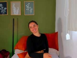 Karlyee live cam — anal, nipple piercings, toys