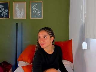 Karlyee live cam — anal, nipple piercings, toys