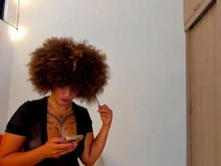karlyee webcam model