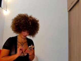 karlyee webcam model