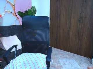 sharlottxl Live Webcam on CamSoda