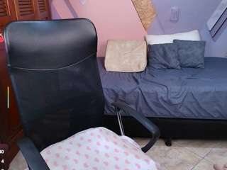 sharlottxl's CamSoda show and profile