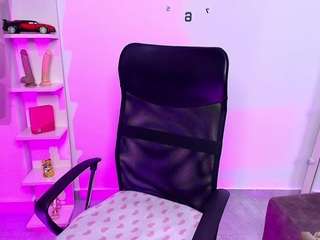 sharlottxl Live Webcam on CamSoda