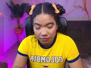 sharlottxl live cam profile