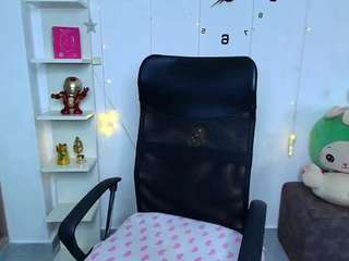 sharlottxl's CamSoda show and profile